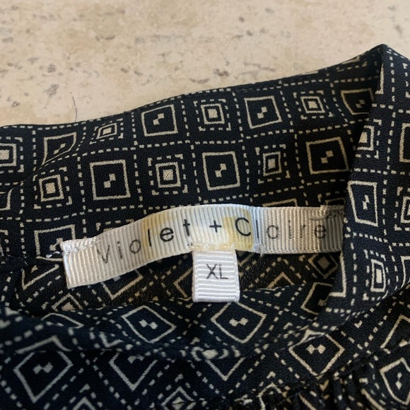 Violet + Claire Black & White Geometric Blouse, Size XL - Picture 4 of 5